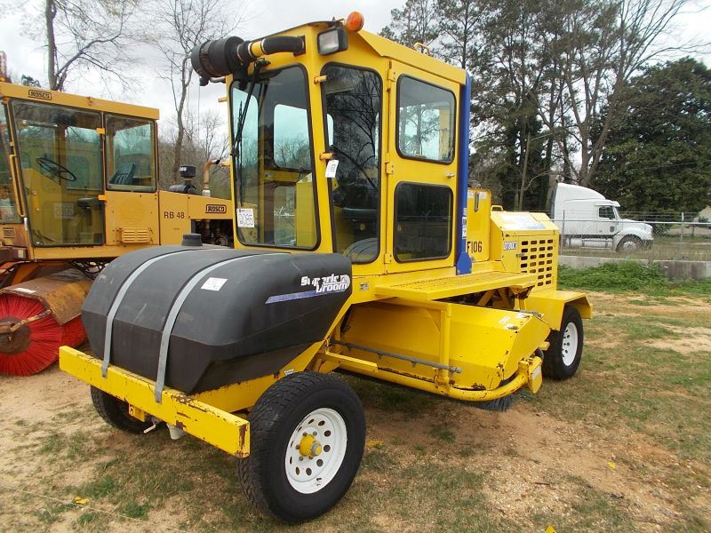 SUPERIOR BROOM DT80 CT SELF PROPELLED SWEEPER, S/N 807644, (07 YR