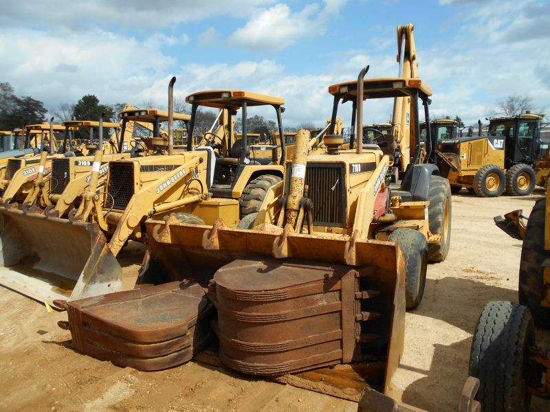 JOHN DEERE 710D LOADER BACKHOE, S/N 829467, GP BUCKET, 18", 24", 30