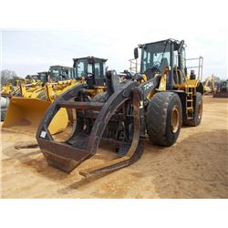 JOHN DEERE 724K WHEEL LOADER, S/N 633142, (11 YR) WICKER LOG FORKS W/TOP CLAMP, AUX HYD, LINCOLN AUT