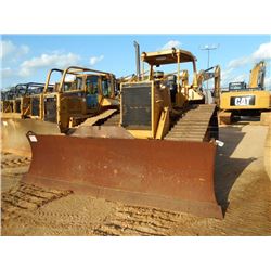CAT D6M LGP CRAWLER TRACTOR, S/N 4JN01546 (2000 YR) 6 WAY BLADE, FINGER TIP CONTROL, METER READING 1