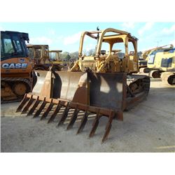 CAT D5B CRAWLER TRACTOR, S/N 46X00920, STRAIGHT BLADE W/TILT, 10' 7" ROOT RAKE, CANOPY, SWEEPS, REAR