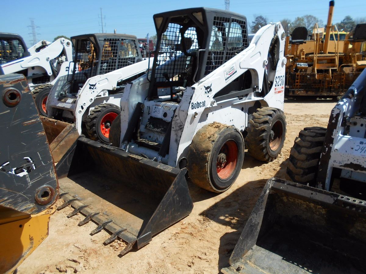 BOBCAT S250 SKID STEER LOADER, S/N 520712339 (02 YR) GP BUCKET, CANOPY