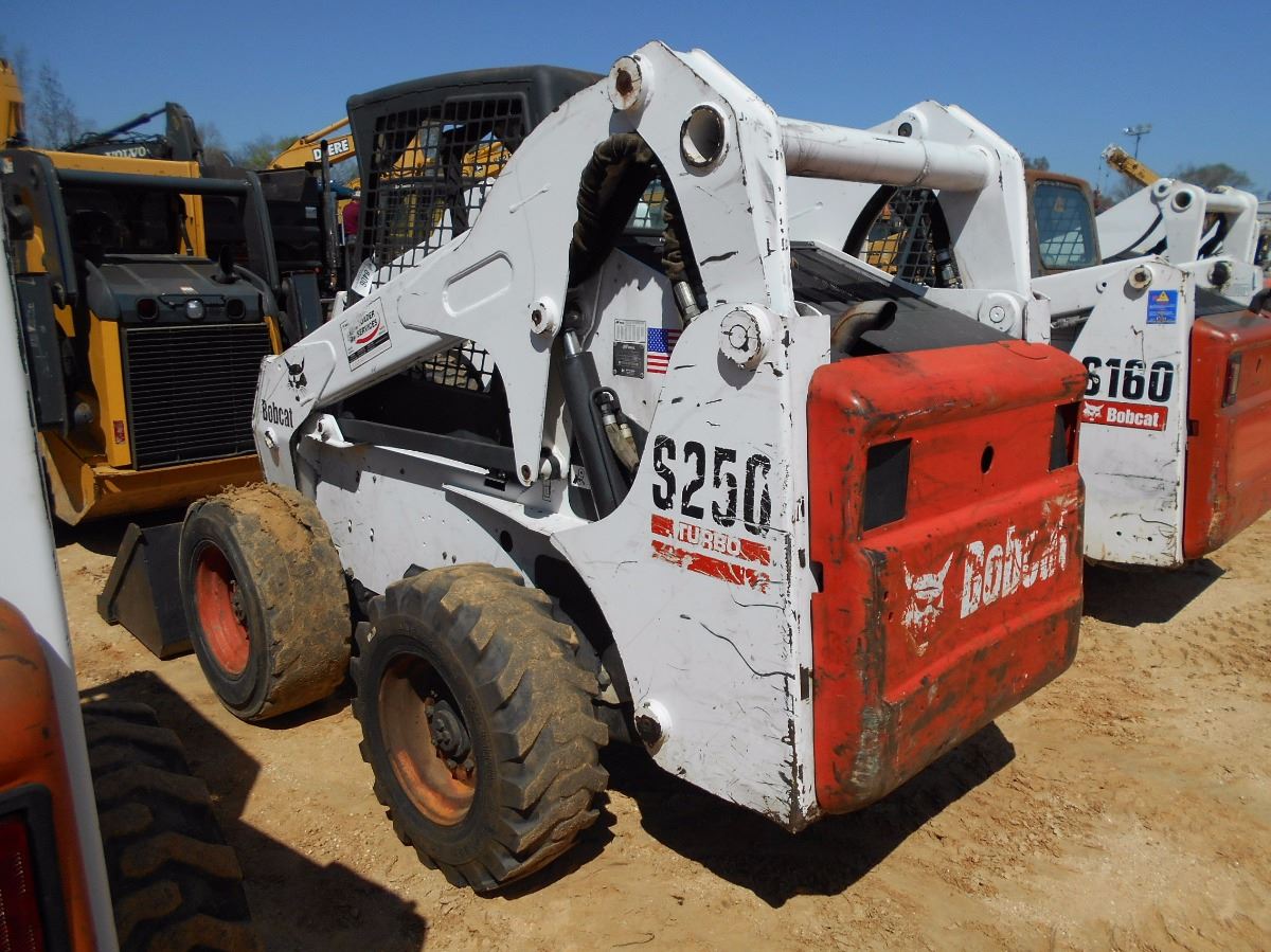 BOBCAT S250 SKID STEER LOADER, S/N 520712339 (02 YR) GP BUCKET, CANOPY