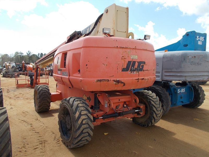 JLG 860SJ MAN LIFT, S/N 0300077858, 86