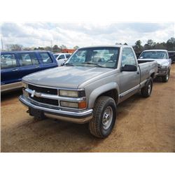1998 CHEVY 2500 4X4 PICK UP, S/N 1GCGK24R8W2260163, GAS ENG, AUTO TRANS, LONG BED, ODOMETER READING 