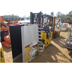 HYSTER 35 FORKLIFT, S/N B010A01677R, 2,250# CAP, CASCADE BALE CLAMP, LP GAS, METER READING 3,877 HOU