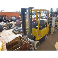 HYSTER 40 FORKLIFT, S/N C010B03676U, 2,500# CAP, CASCADE BALE CLAMP, LP GAS