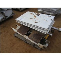 1 LOT MISC OUTRIGGER SUPPORT