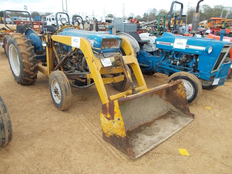 FORD 3000 FARM TRACTOR, S/N 153837, 3 PTH, PTO, FRONT LOADER ATTACH W/GP BUCKET, METER READING 861 H