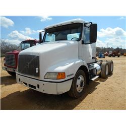 1999 VOLVO T/A TRUCK TRACTOR, S/N 4VG7DAUF2XN777064, 330 HP CUMMINS ISM ENG, 10 SPD TRANS, 38K REARS