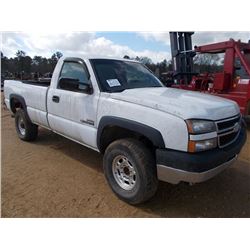 2006 CHEVROLET 2500HD PICKUP, S/N 1GCHC24D26E172125, GAS ENG, AUTO TRANS (DOES NOT RUN)