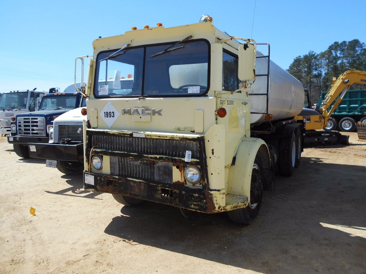 1974 MACK MB600 PETROLEUM TRUCK, S/N MB607S3790, MACK DIESEL ENG, 5