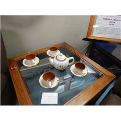 TEA SET - 9 PC - 1 SAUCER BROKE
