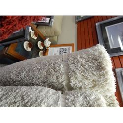AREA CARPET - SHAG - WHITE - 90 X 64"