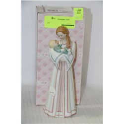 PORCELAIN MOTHER AND CHILD FIGURINE