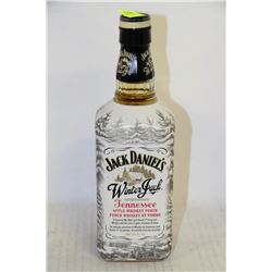 BOTTLE OF JACK DANILES APPLE WHISKY PUNCH