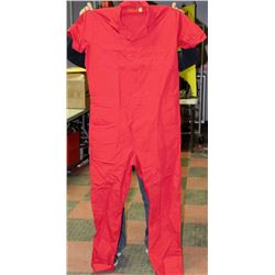 4 PAIRS OF RED COVERALLS SIZE XL