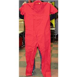 4 PAIRS OF RED COVERALLS SIZE XL