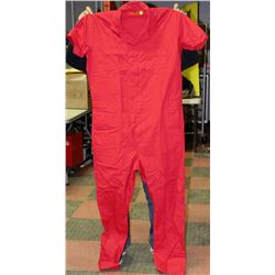 4 PAIRS OF RED COVERALLS SIZE XL