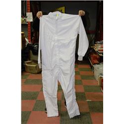 5 PAIRS OF WHITE COVERALLS SIZE L