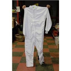 5 PAIRS OF WHITE COVERALLS SIZE L