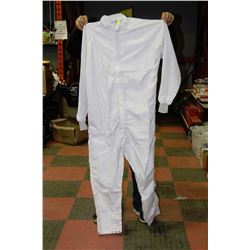 5 PAIRS OF WHITE COVERALLS SIZE L