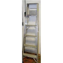 6' STEP LADDER