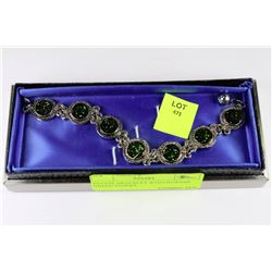 ESTATE BRACELET WITH INTENSE GREEN STONES