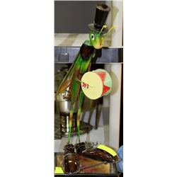 METAL CRICKET WITH DRUM ORNAMENT
