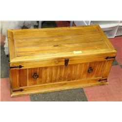 WOOD STORAGE TRUNK MINOR DAMAGE