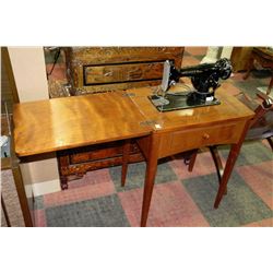 VINTAGE SINGER SEWING MACHINE