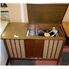 Image 1 : VINTAGE CABINET STEREO WITH CHARLIE RICH RECORD