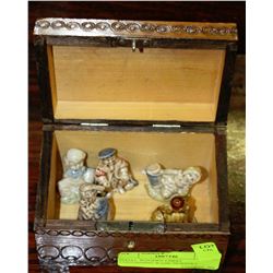 SMALL WOODEN CHEST CONTAINING WADE NURSERY