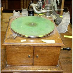 VICTOR 317046E OAK TABLETOP PHONOGRAPH