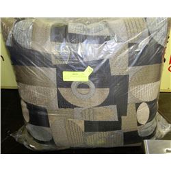 BAG W/ 2 SHOWHOME DECORATIVE PILLOWS