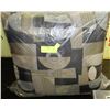 Image 1 : BAG W/ 2 SHOWHOME DECORATIVE PILLOWS