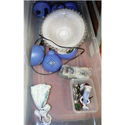 LONG PLASTIC CONTAINER WITH 3 BLUE LAMPS, 1