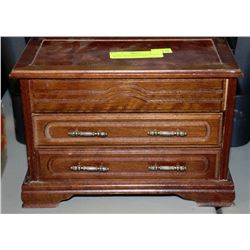 SMALL VINTAGE JEWELLERY BOX FILLED WITH JEWELLERY