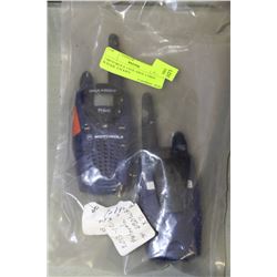 2 MOTOROLA TALK ABOUT FR60 WALKIE TALKIES