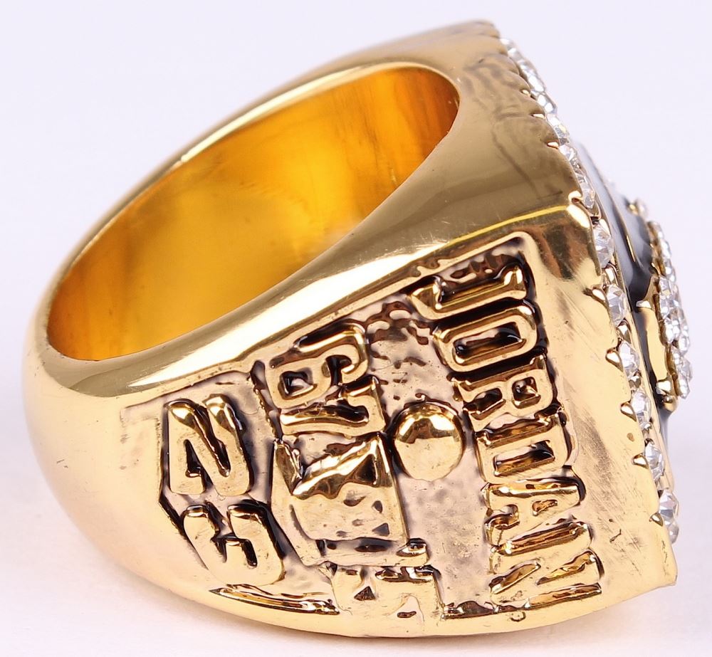 Michael Jordan Bulls High Quality Replica 1992 ...