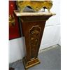 Image 1 : Marble Top Gold Accented Pedestal