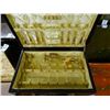 Image 3 : Gold Tone Flatware in Mother of Pearl Oriental Accent Box