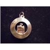 Image 2 : 14KT. GOLD KINGS CASTLE NEVADA CHARM WITH SLOT MACHINE AND RED STONE, 1.7 GRAMS
