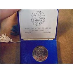 1961 THIALAND COMMEMORATIVE 1 BAHT COIN ORIGINAL MINT PACKAGING WITH THE COMPLIMENTS OF ROYAL MINT B