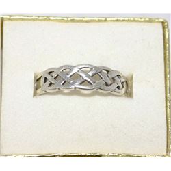 .925 STERLING SILVER RING