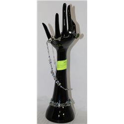 HAND JEWELLERY DISPLAY WITH JEWELLERY