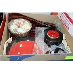 BOX W/SET OF 4 WOOD PLACE MATTS,