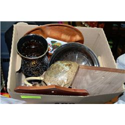 BOX OF ESTATE ORNAMENTS