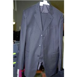 MENS MEXX PINSTRIPED SUIT SIZE 52