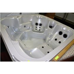 WHITE 80" HOT TUB W/ COVER